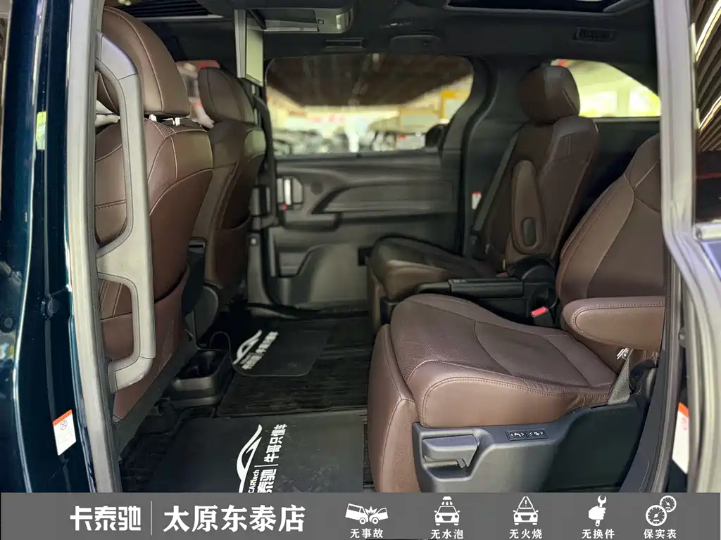 Toyota Granvia — фото 15