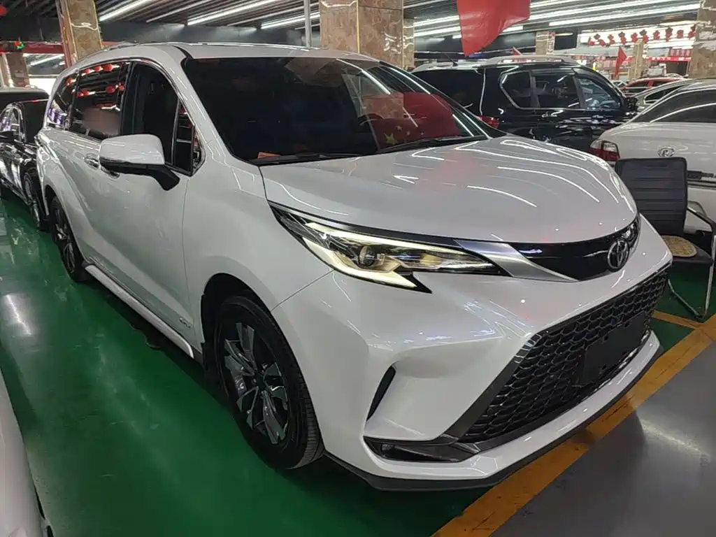 Toyota Granvia — фото 4