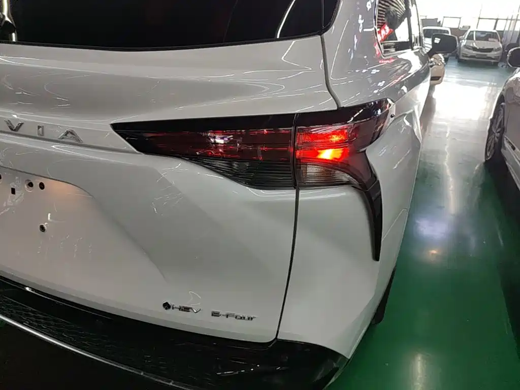 Toyota Granvia — фото 8