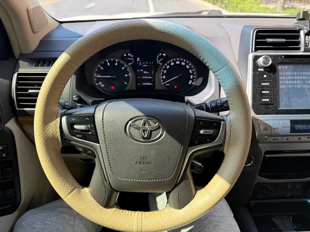 Toyota Prado — фото 9