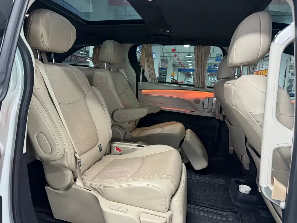 Toyota Granvia — фото 9