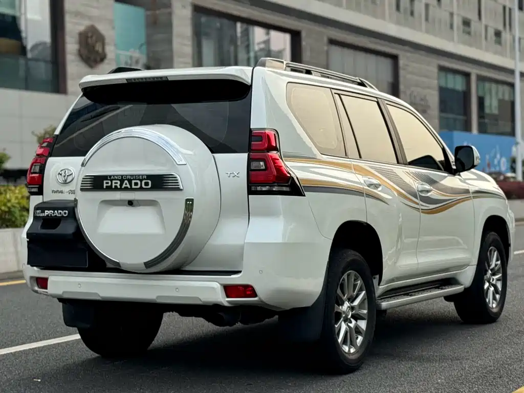 Toyota Prado — фото 5