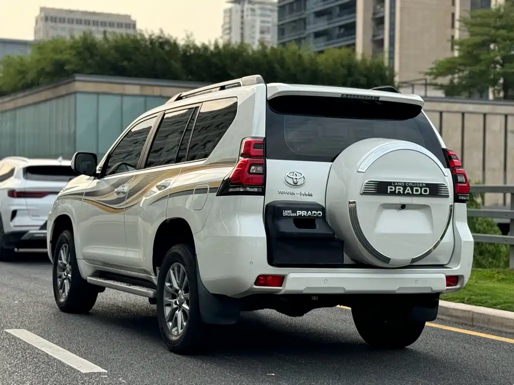Toyota Prado — фото 6