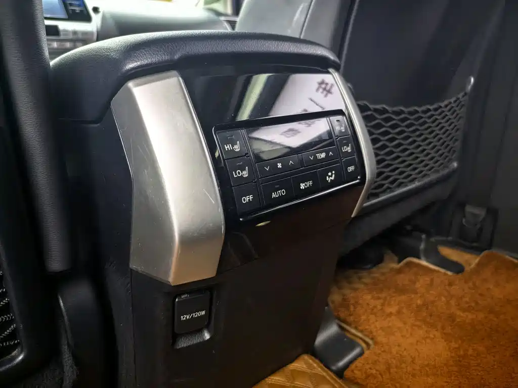 Toyota Prado — фото 15