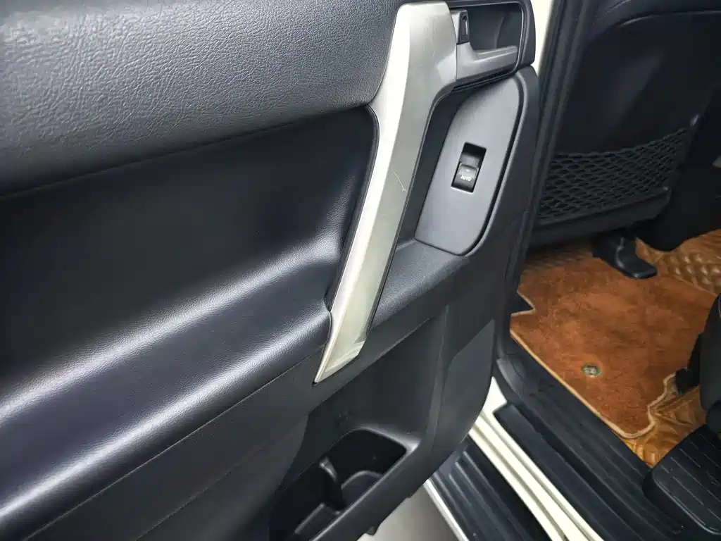 Toyota Prado — фото 16