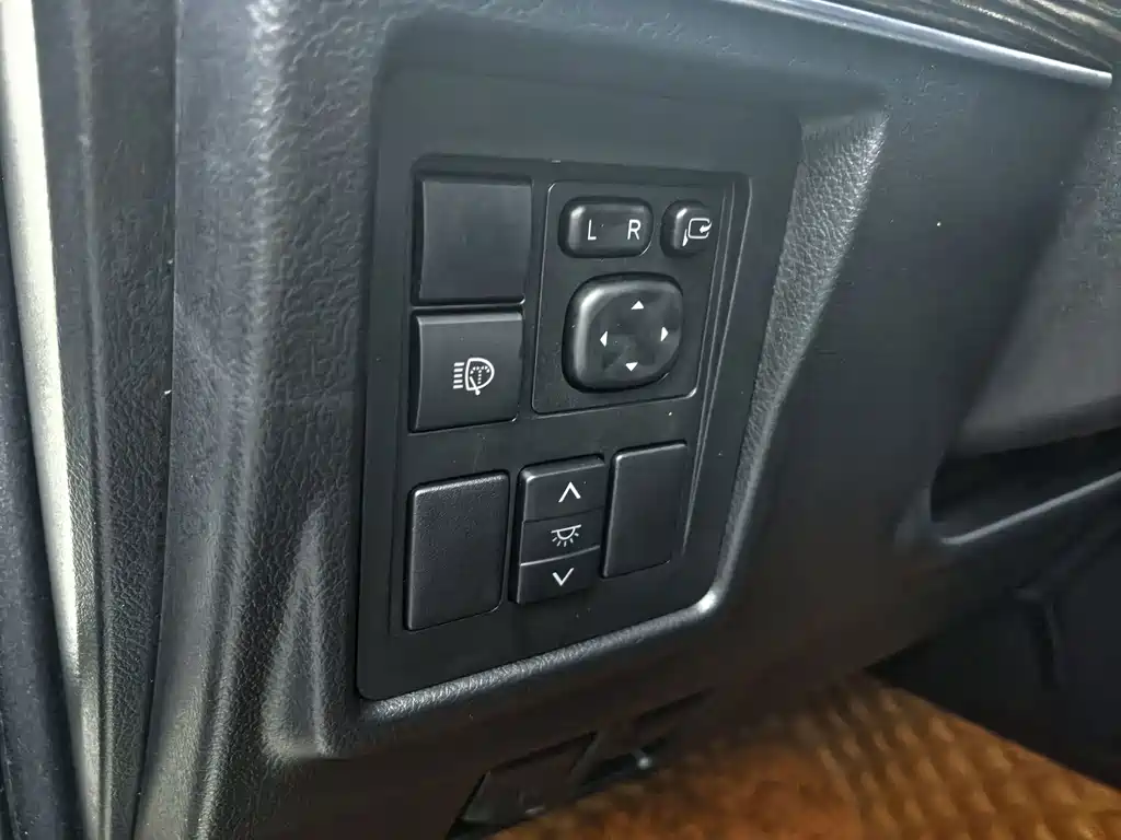 Toyota Prado — фото 9