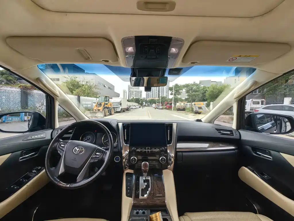 Toyota Alphard — фото 4