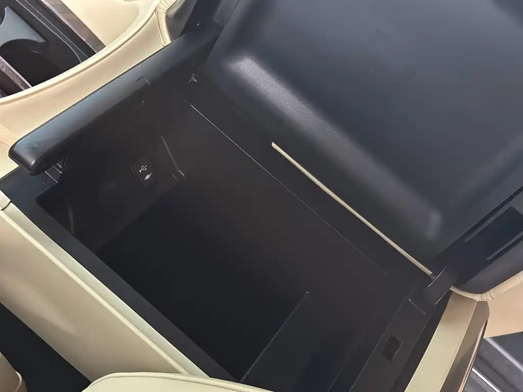 Toyota Alphard — фото 13