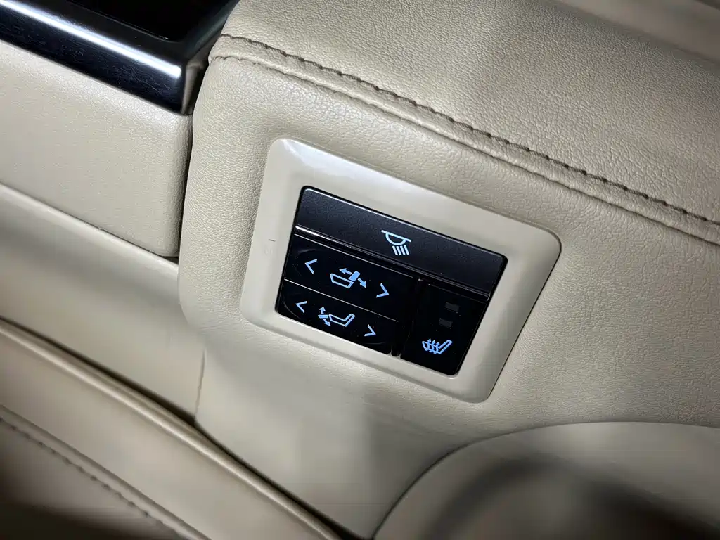 Toyota Alphard — фото 15