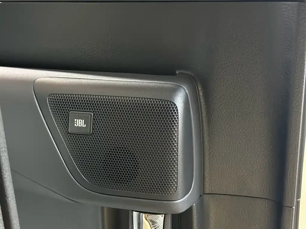 Toyota Alphard — фото 19