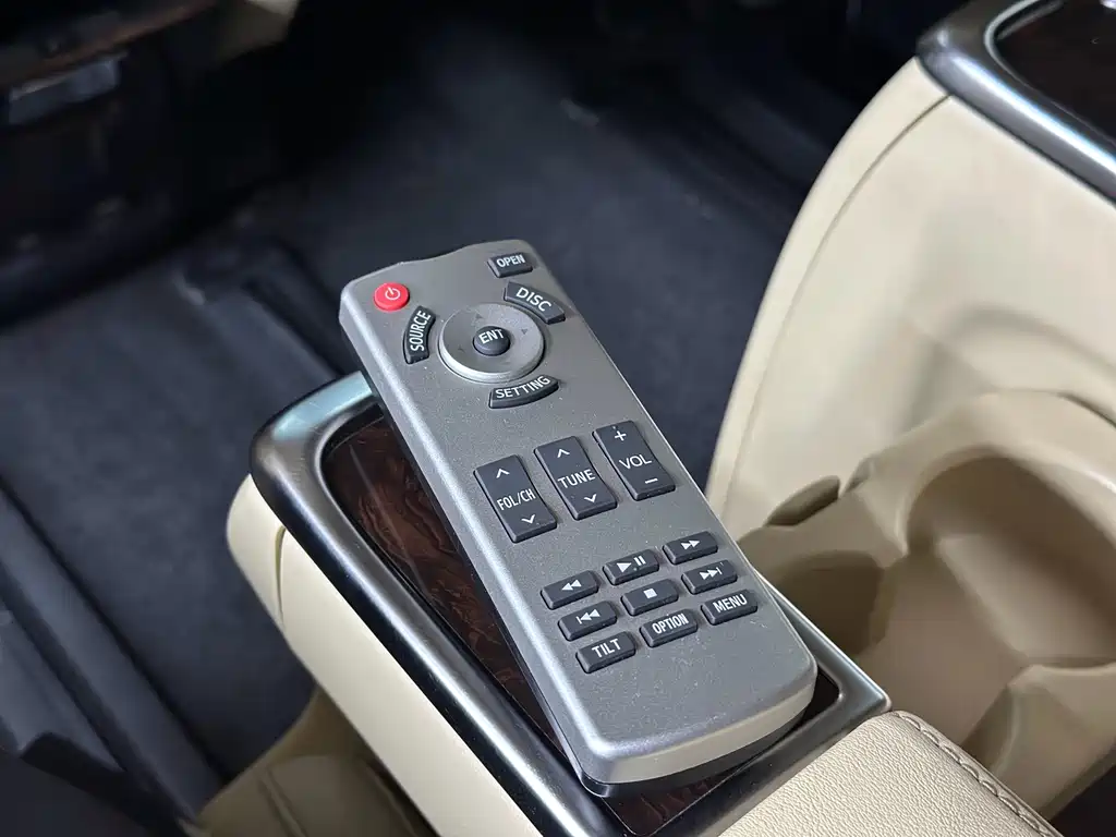 Toyota Alphard — фото 20