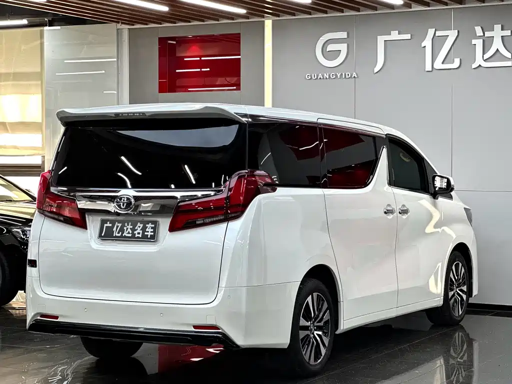 Toyota Alphard — фото 25