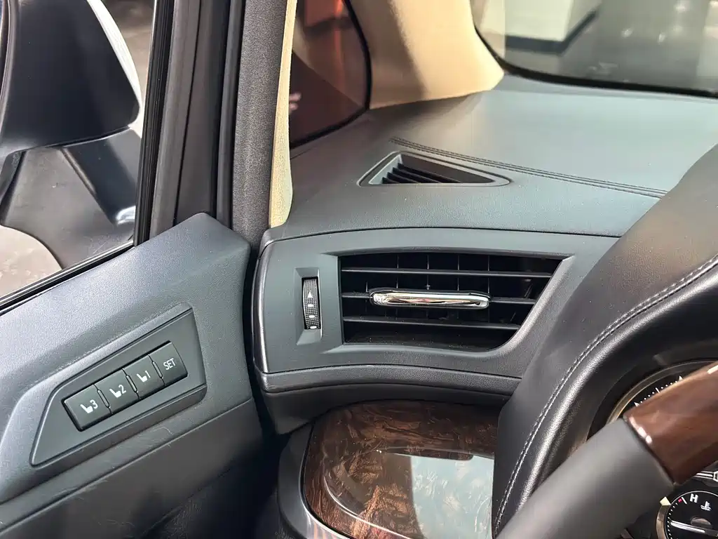 Toyota Alphard — фото 10