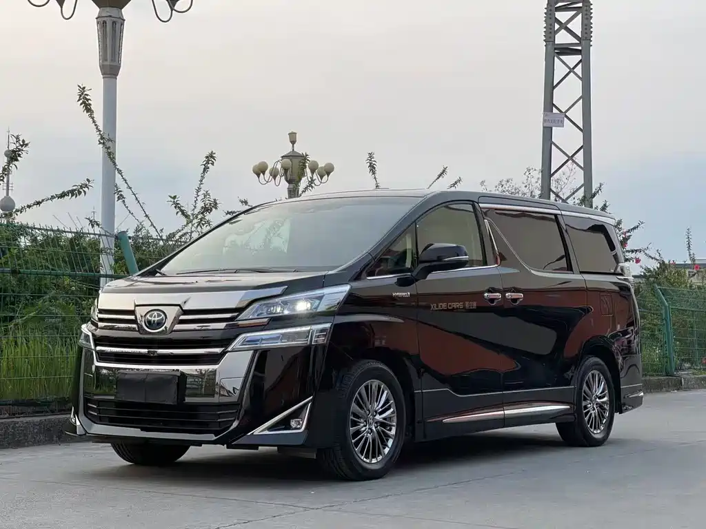 Toyota Vellfire — фото 2
