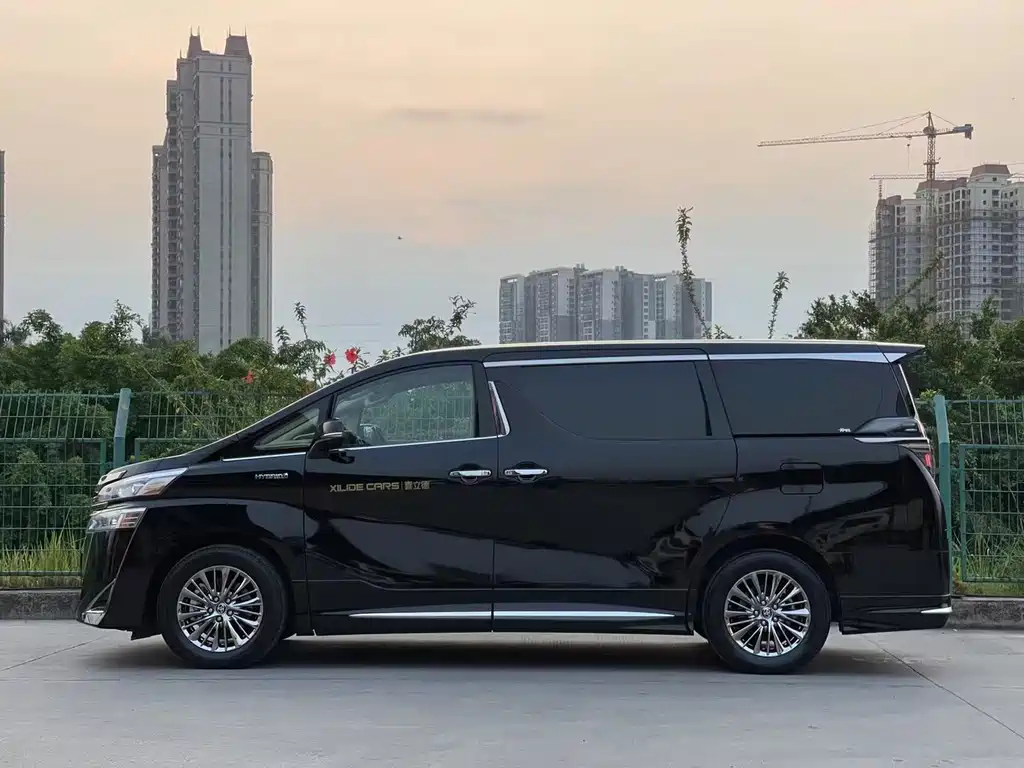 Toyota Vellfire — фото 3