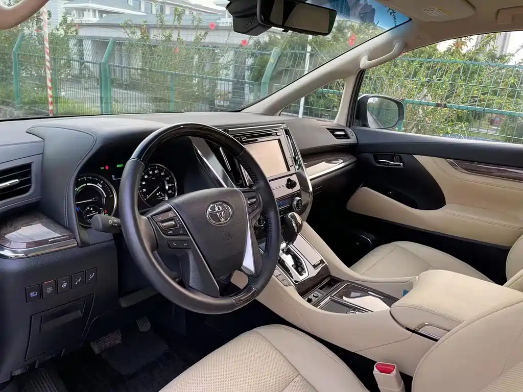 Toyota Vellfire — фото 4