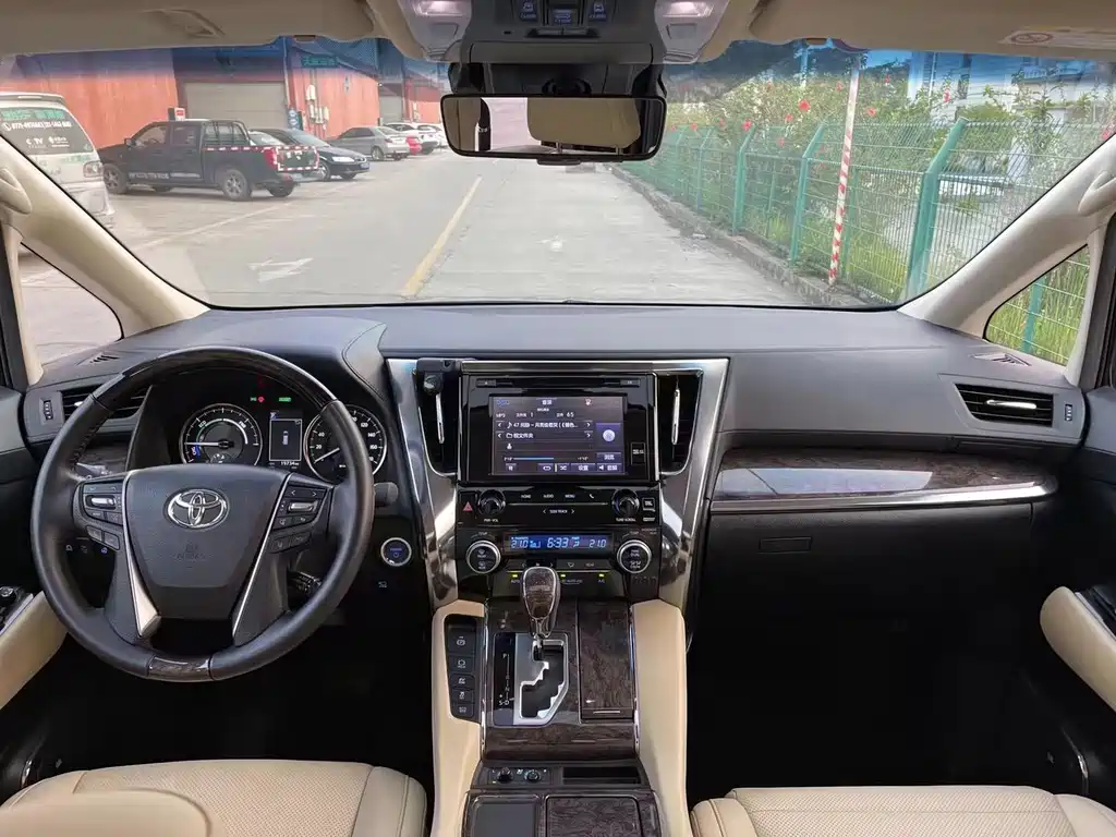 Toyota Vellfire — фото 5