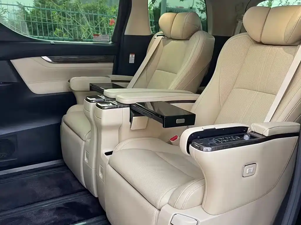 Toyota Vellfire — фото 8