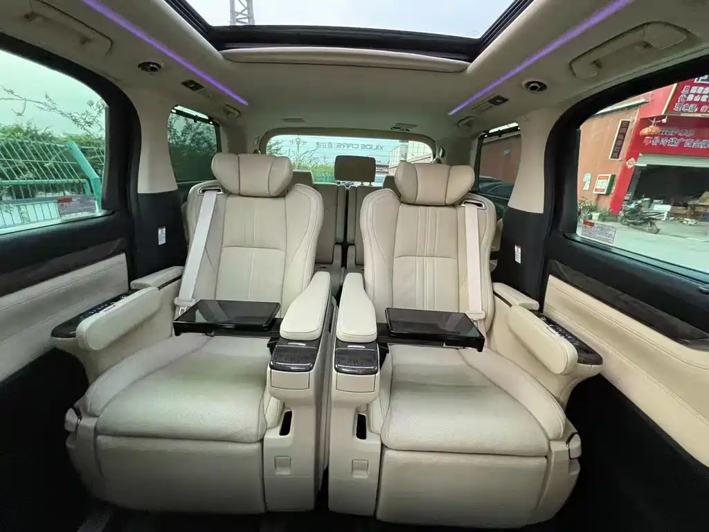 Toyota Vellfire — фото 9