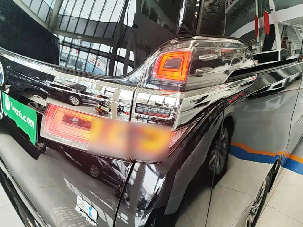 Toyota Vellfire — фото 8