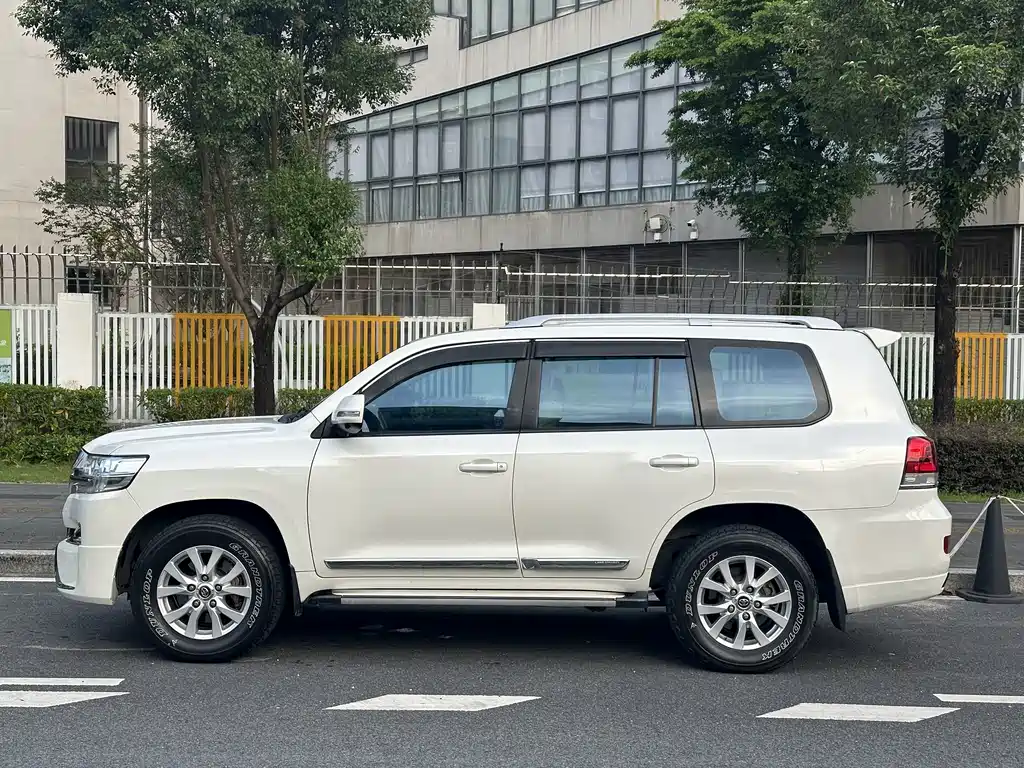 Toyota Land Cruiser — фото 3