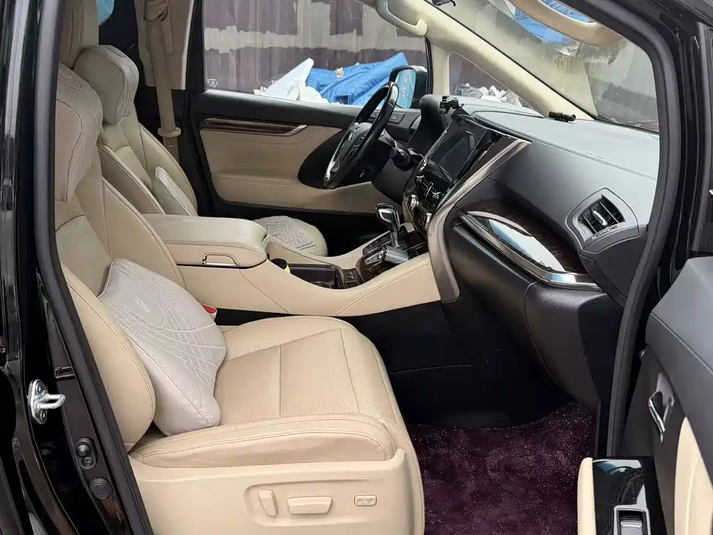 Toyota Alphard — фото 4