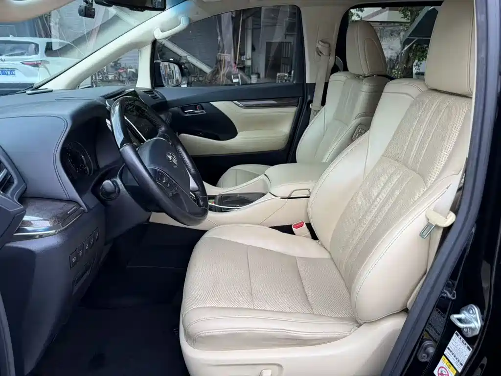 Toyota Alphard — фото 6