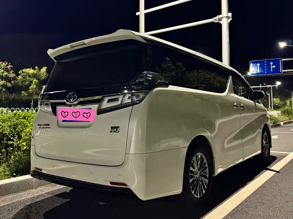 Toyota Vellfire — фото 2