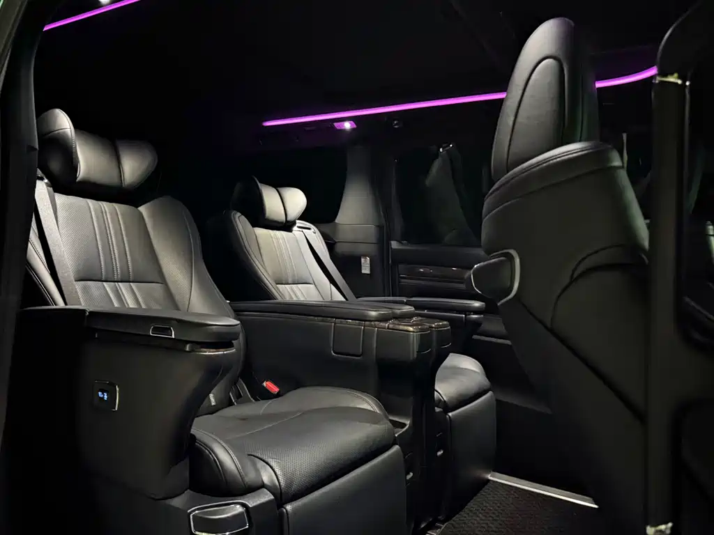 Toyota Vellfire — фото 5