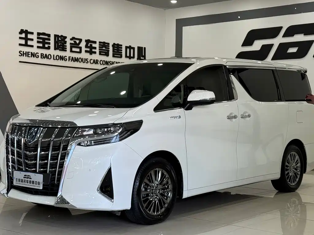 Toyota Alphard — фото 3
