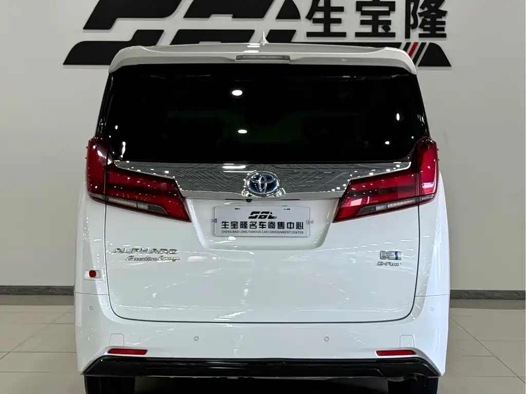 Toyota Alphard — фото 5