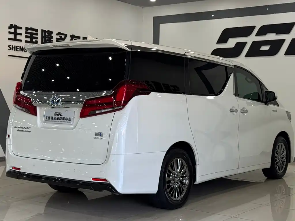 Toyota Alphard — фото 6