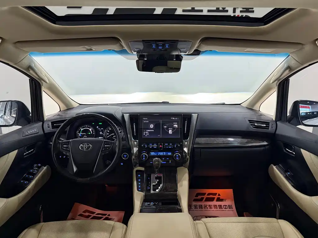 Toyota Alphard — фото 9