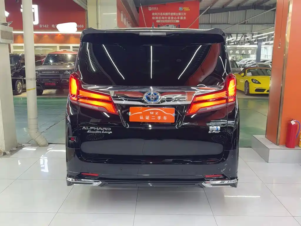 Toyota Alphard — фото 6