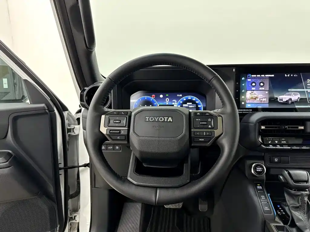 Toyota Prado — фото 15