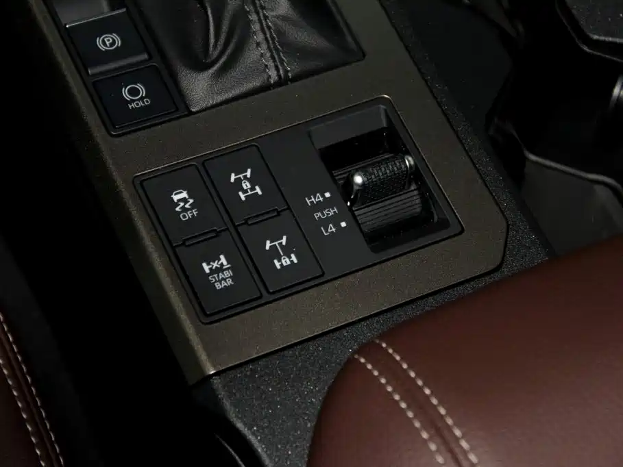 Toyota Prado — фото 19