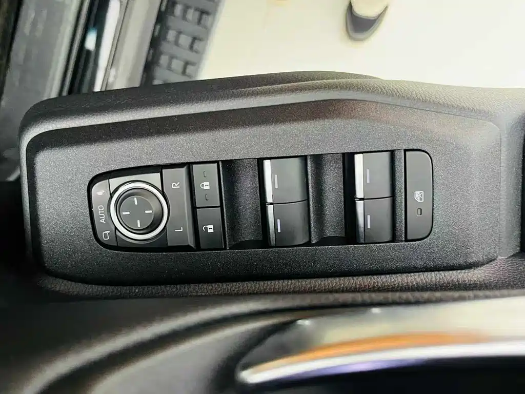 Toyota Prado — фото 10