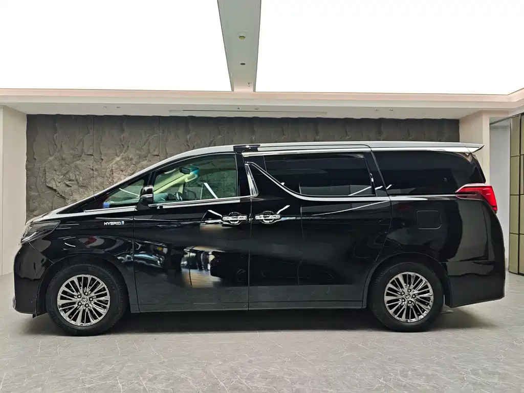 Toyota Alphard — фото 3
