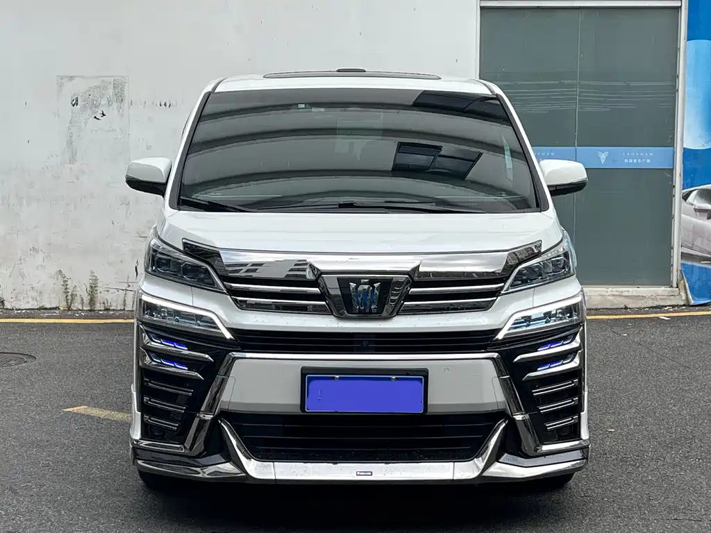 Toyota Vellfire — фото 2