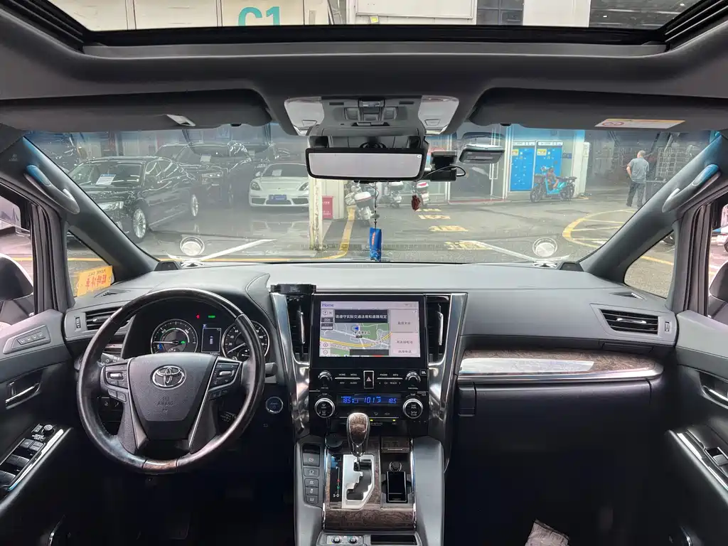 Toyota Vellfire — фото 5