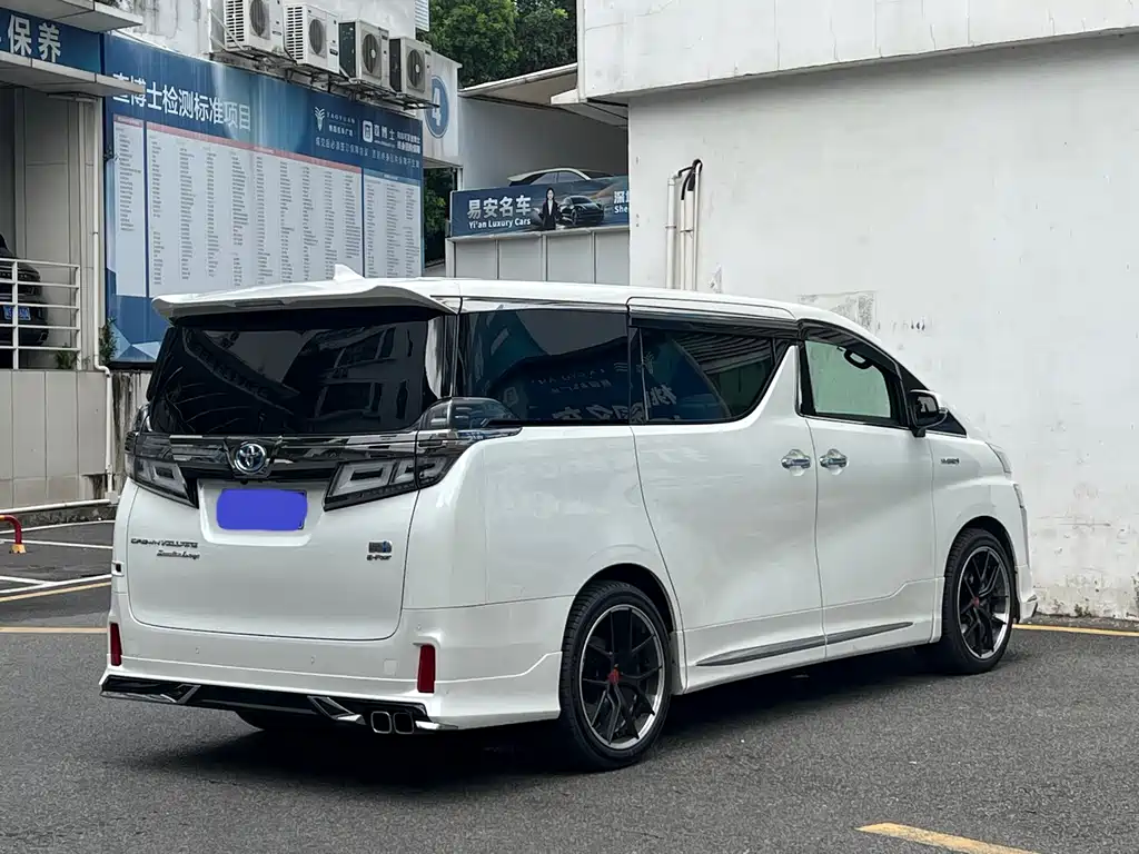Toyota Vellfire — фото 8
