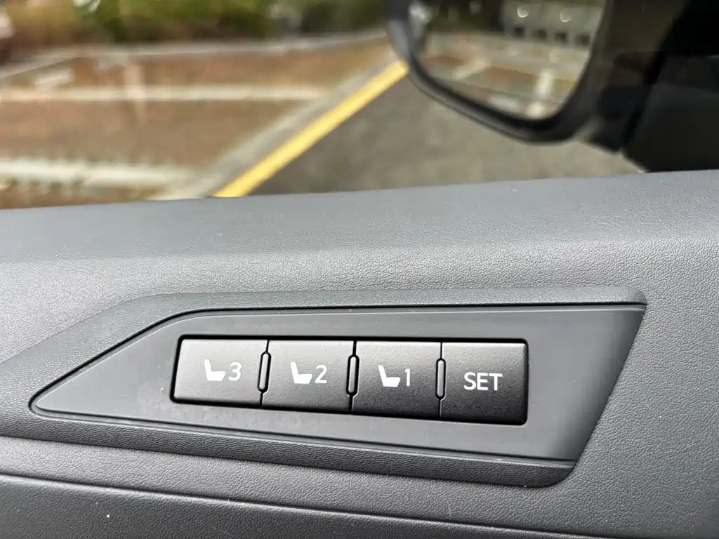 Toyota Alphard — фото 11