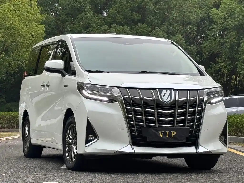 Toyota Alphard — фото 3