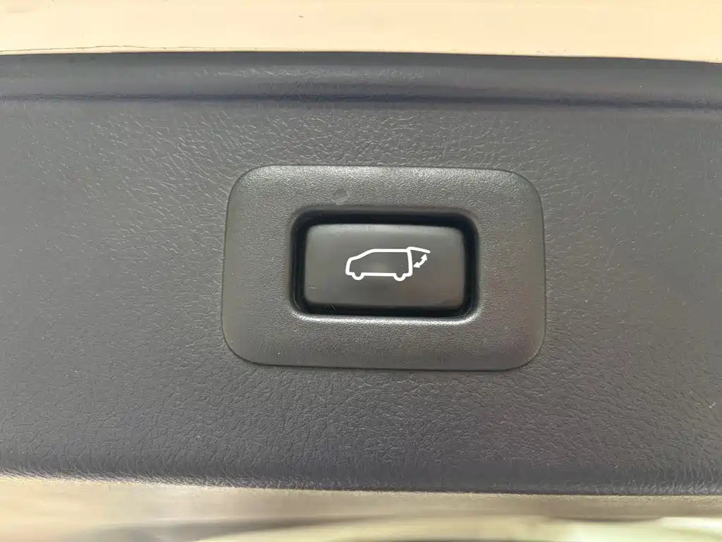 Toyota Alphard — фото 22