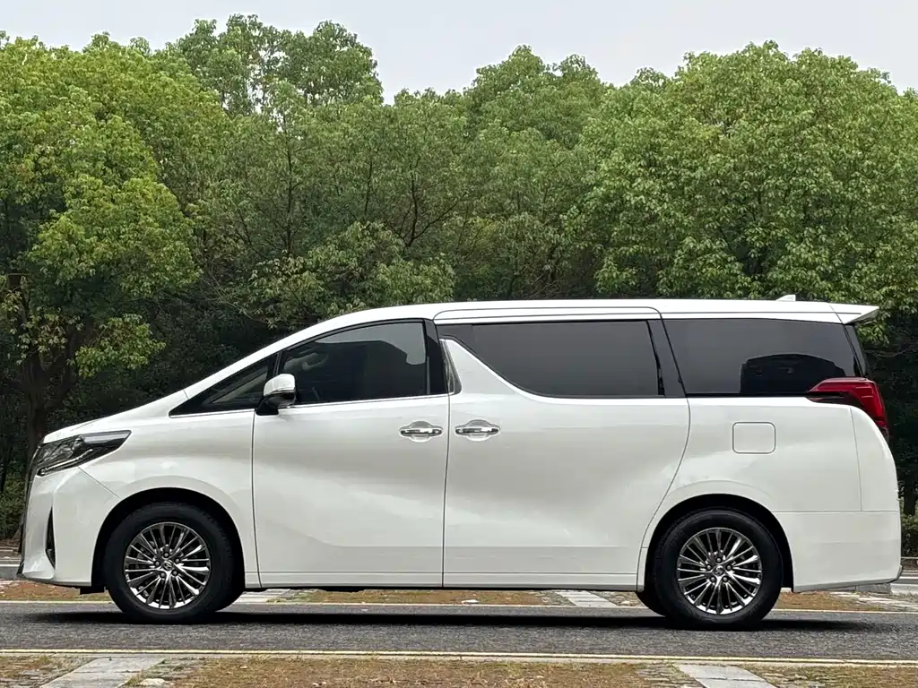 Toyota Alphard — фото 6