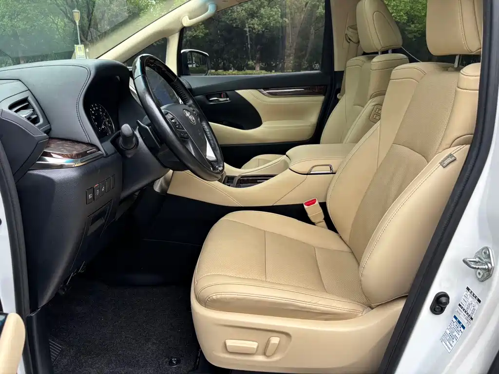 Toyota Alphard — фото 7
