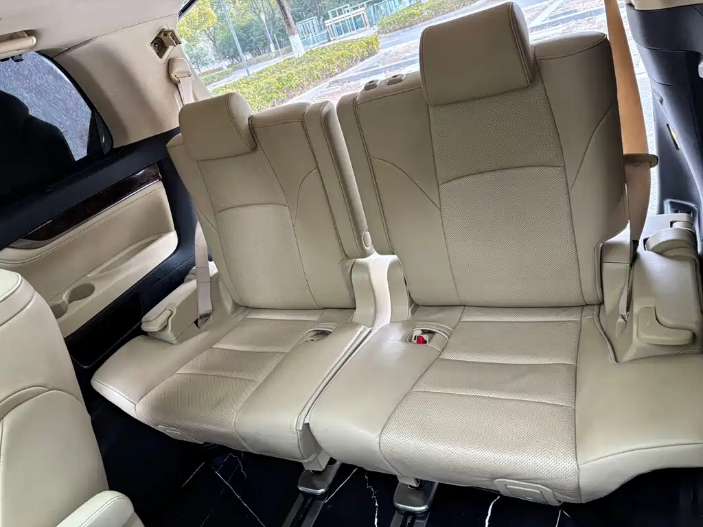 Toyota Alphard — фото 10