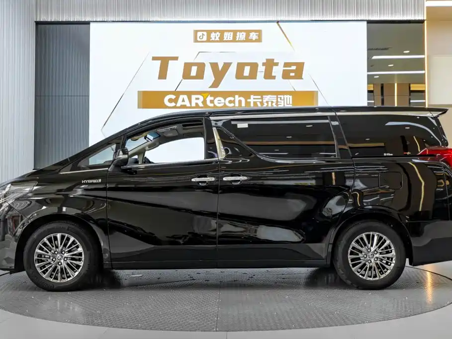 Toyota Alphard — фото 3
