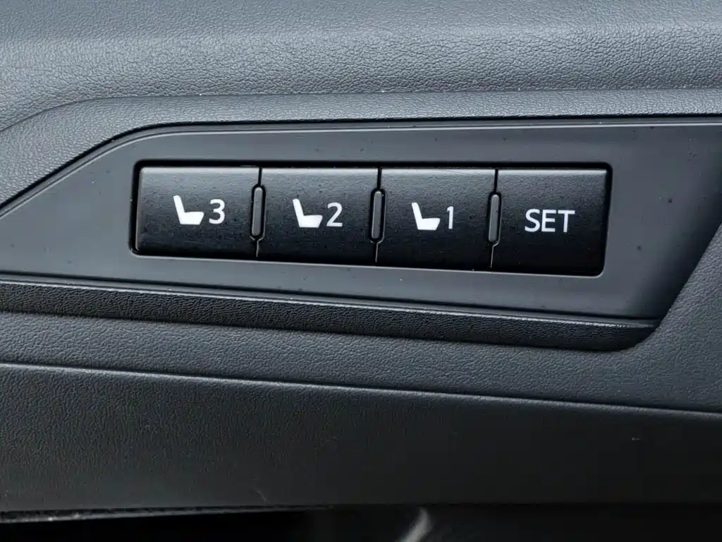 Toyota Alphard — фото 24