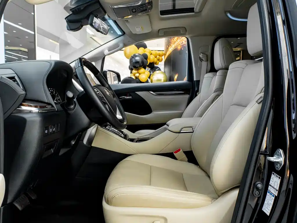 Toyota Alphard — фото 29